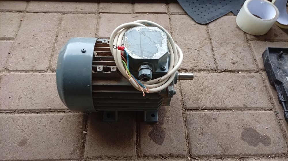 Motor electric trifazat