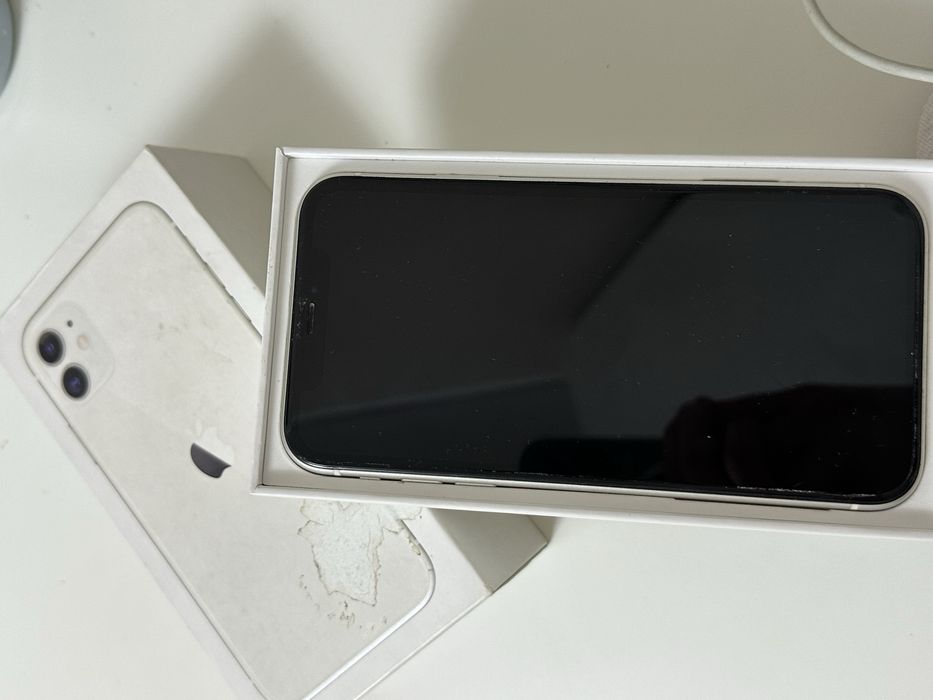 Айфон 11 64 гб белый продается