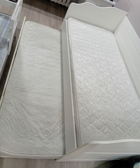 Двухярусная кровать