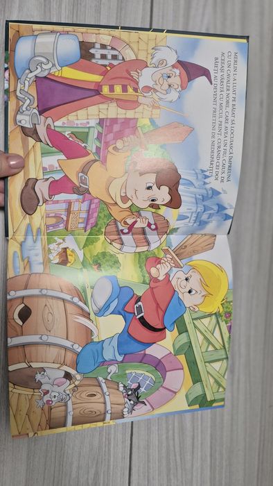 Comoara cu povesti,  carte cu 17 povesti pentru copii, frumos desenate