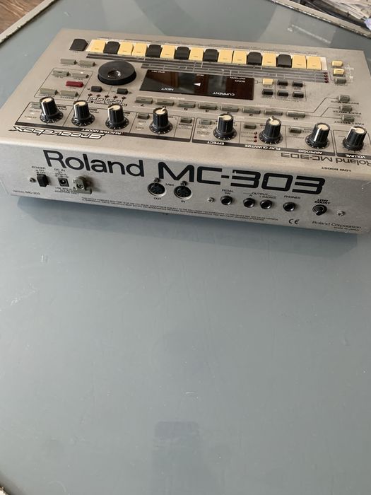 Roland MC-303 синтезатор