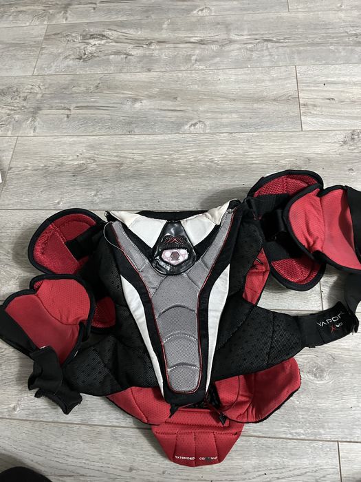 Продам хоккейную нагрудник