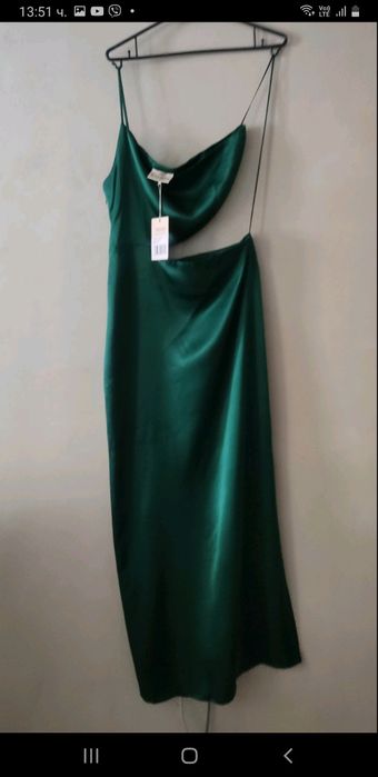 Нова Официална рокля на брандa A LOT LESS