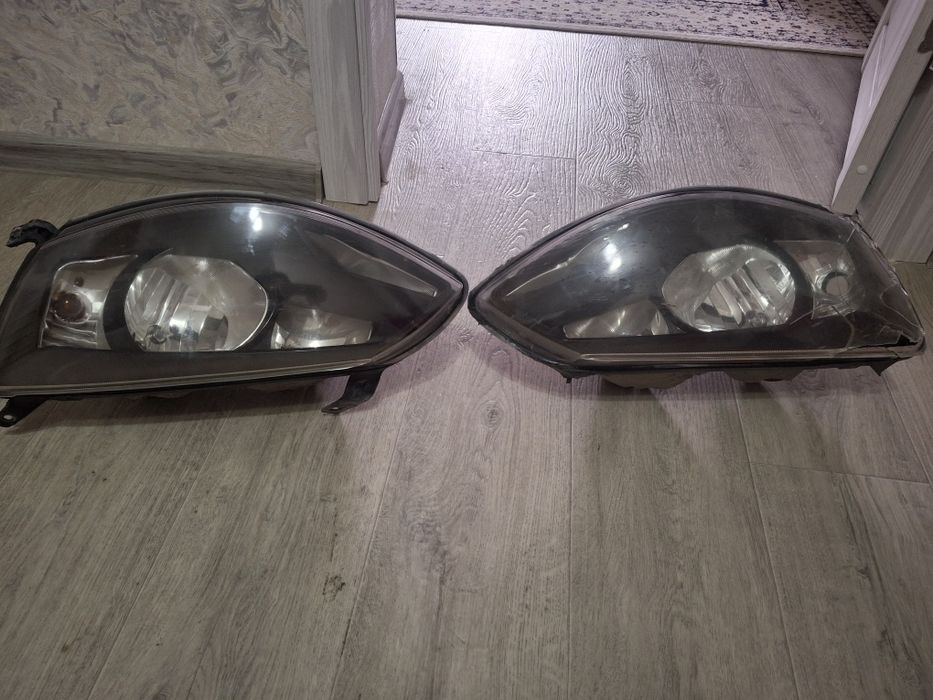 Продам левую фару для Калины
