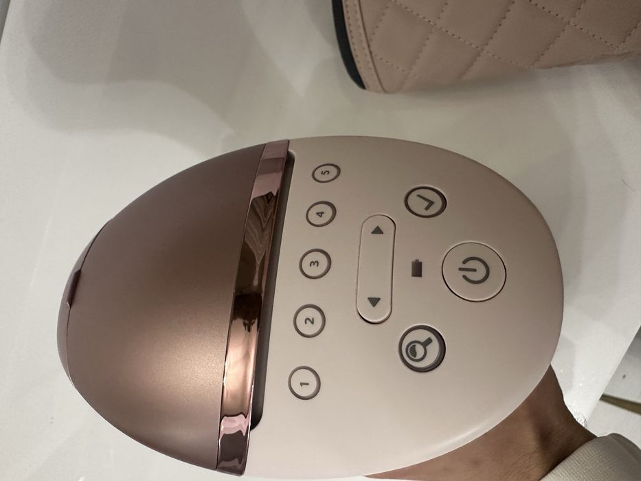 Фотоепилатор Philips Lumea 9900
