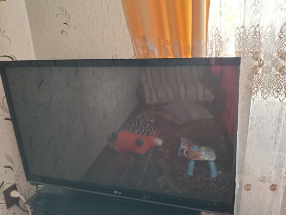 Продам телевизор в отл состояние