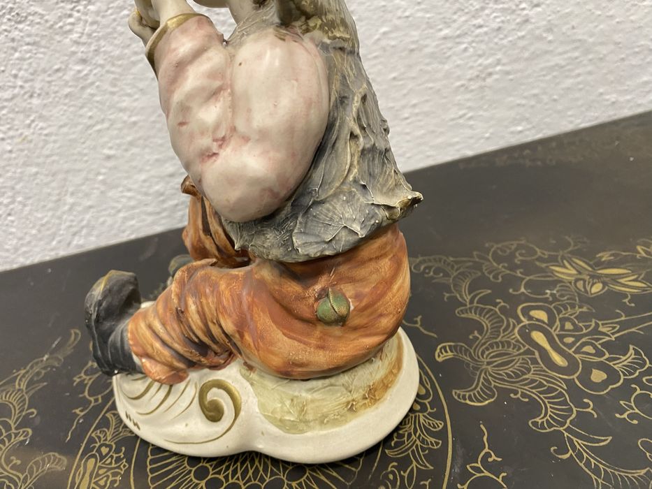 Стара италианска фигура от порцелан каподимонте