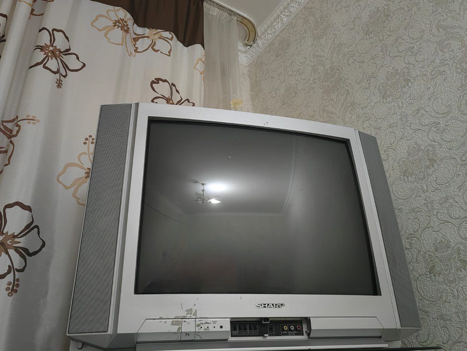 Продаетая старый телевизор SHARP
