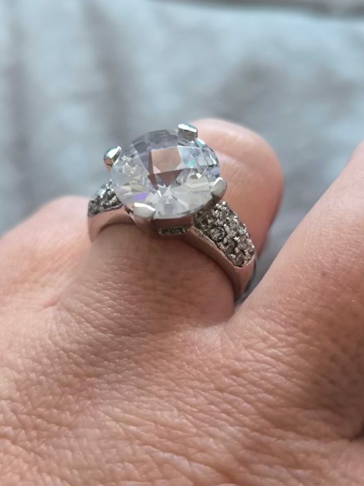 Сребърен пръстен с камък