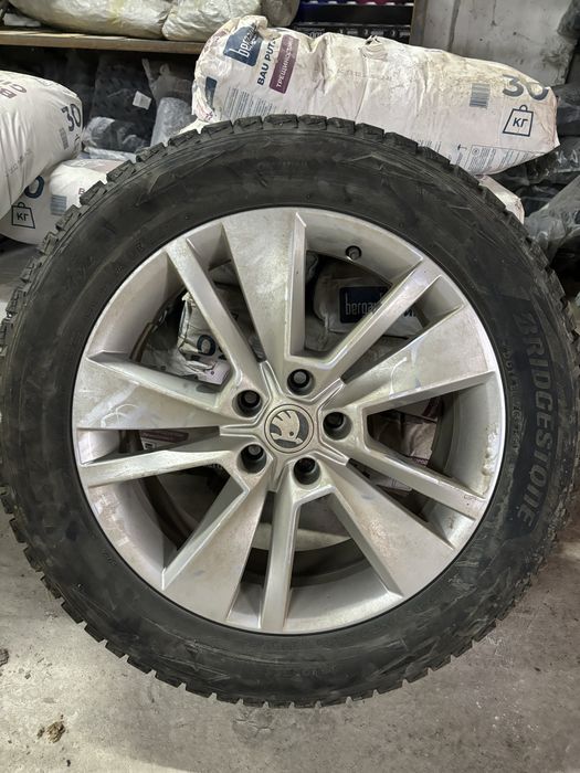 шинокомплект Bridgstone R18