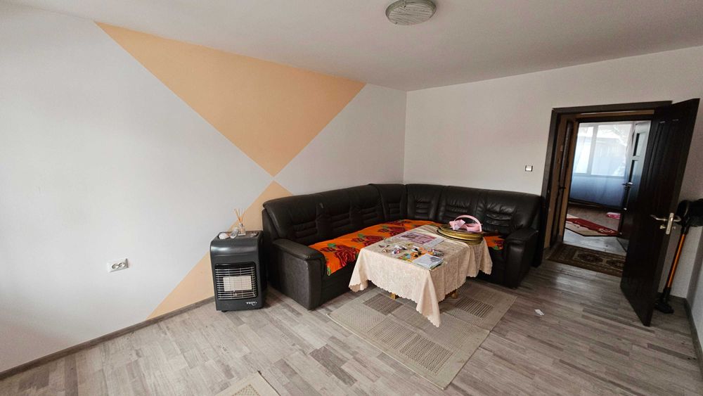 Дава се под наем Тристаен апартамент в Разград, Абритус - 80 кв.м за 298.86 € - Снимка #2