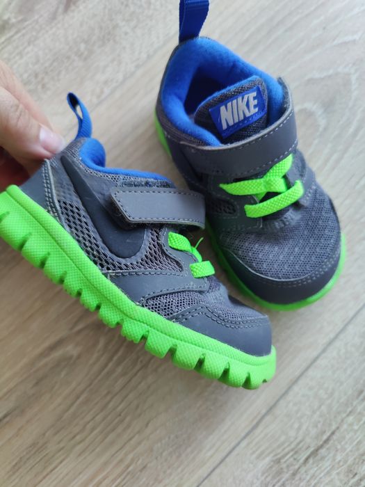 Nike mărimea 21. Ca noi