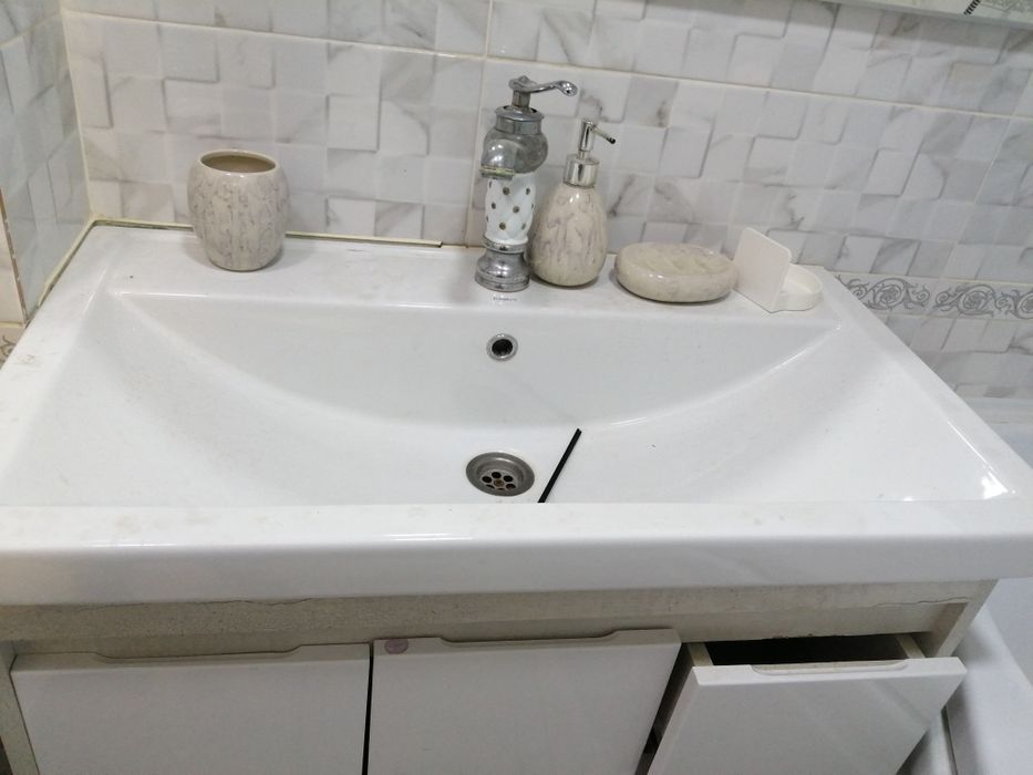 Продам раковинусо смесителем
