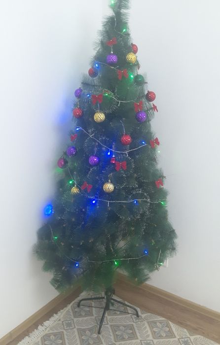 Продам ёлка почти новый