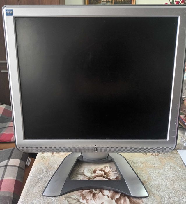 Продавам запазен Asus Монитор, 17 инча