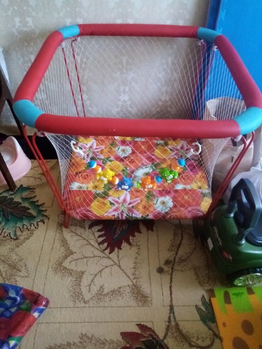 Продам игровой манеж.