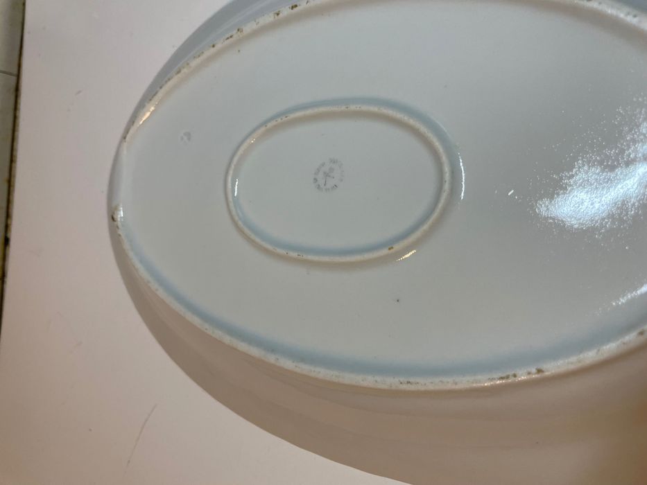Голямо елипсовидно, порцеланово плато с маркировка