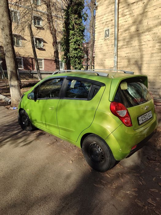 Продам машину Шевроле Спарк