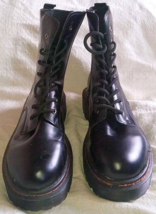 Боти тип dr.Martens. размер 39