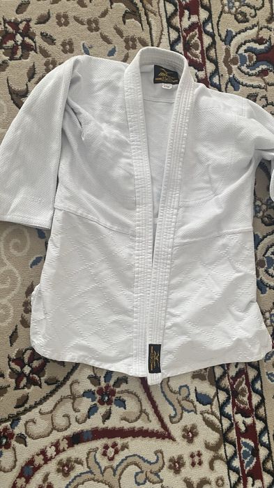 Дзюдоға арналған кимоносы