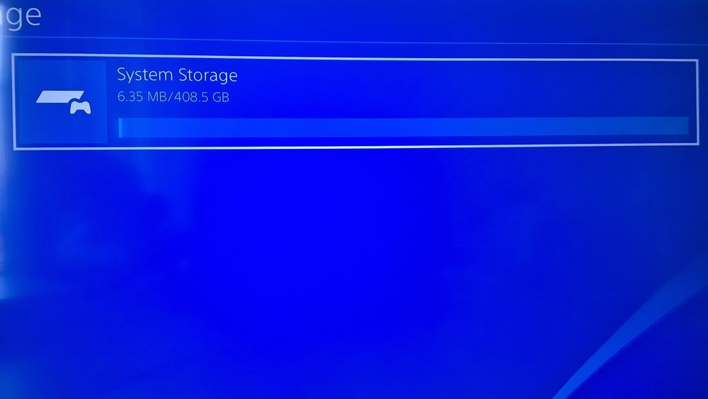 Конзола PS4 Slim CUH-2216A 500GB с джойстик, кабели, слушалки и книжки