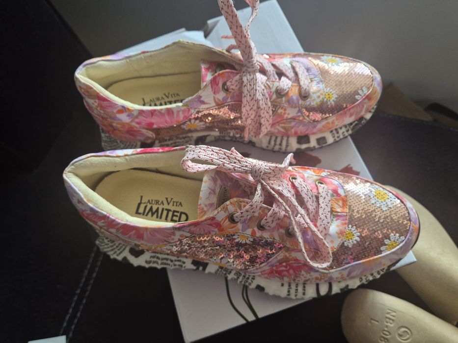 Продавам маратонки  Laura vita