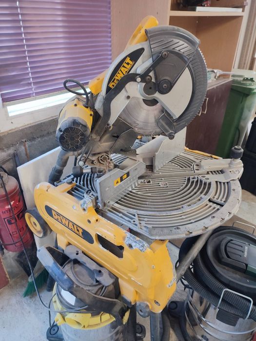 Настолен циркуляр DeWALT в комплект със стойка 2000 W, ф 305 мм, 4000 об./мин, D27107    Комбиниран циркуляр и пендула DeWalt