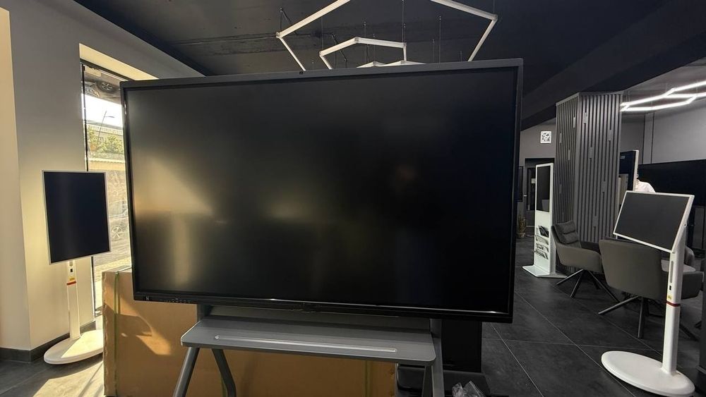Интерактивная доска /Электронная дока  55" , 65" 75" 
-В комплект вход