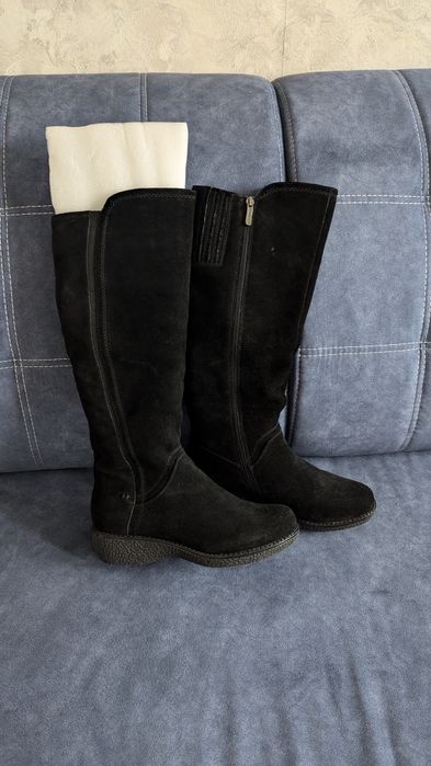 Продам новые зимние сапоги .