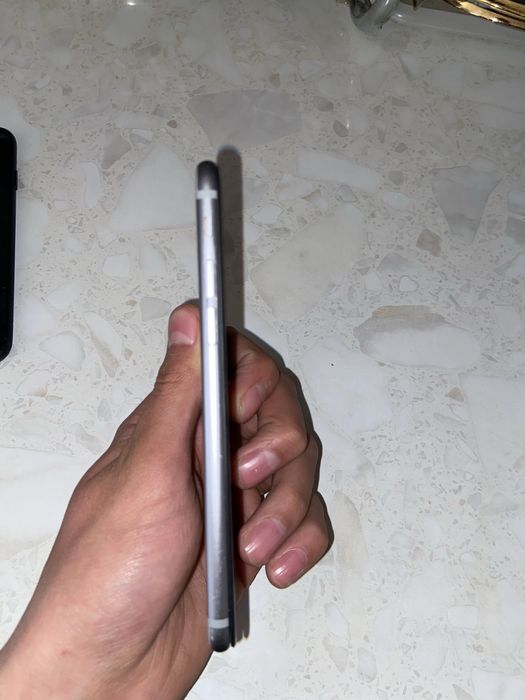 Iphone 6  zapchasga sotiladi