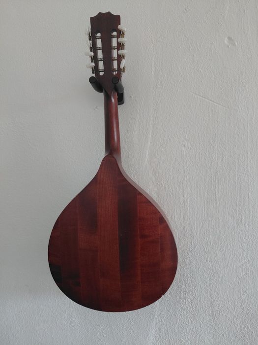 Vând  Mandolina folosit dar in stare foarte bună