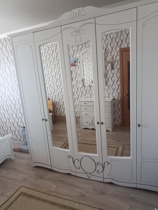 Продам спальный гарнитур