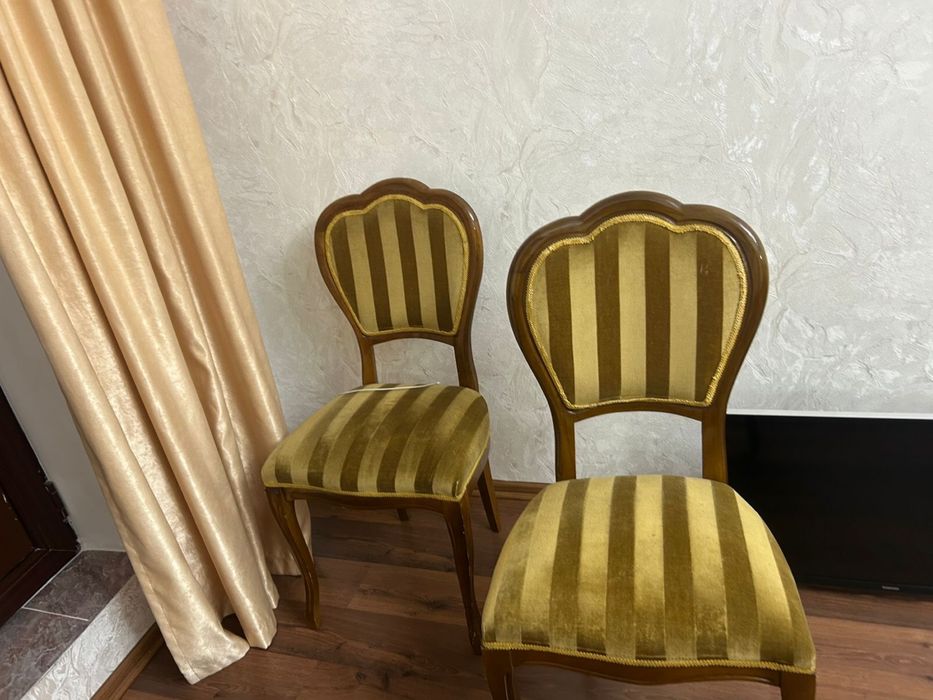 Стол для гостиной, стулья