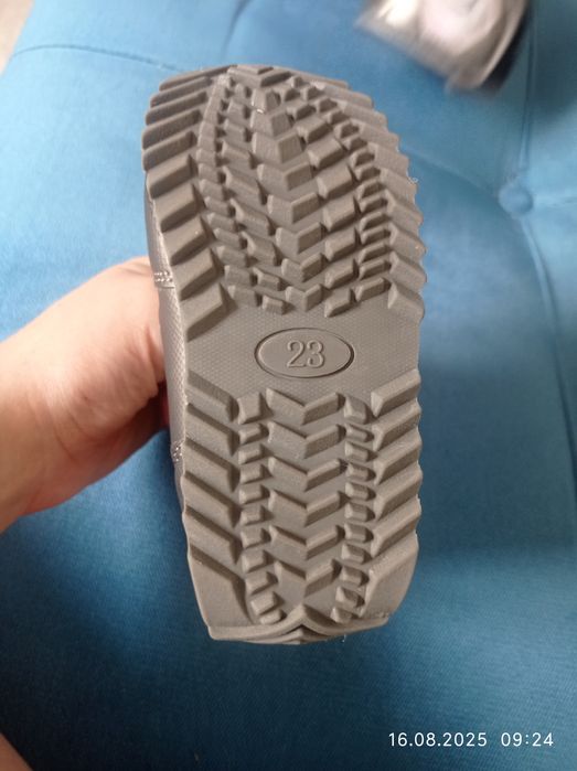 Продам зимнюю обувь. 7000тыс.