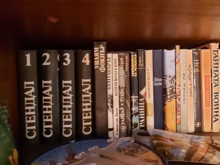 продавам книги купувани от 1975 г до 1990 г, заглавията са на снимките