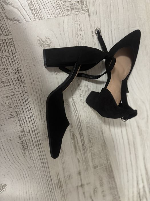 Черни токчета,затворени