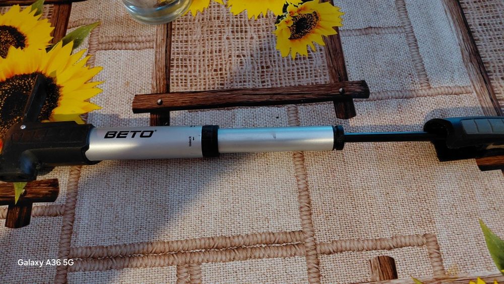 Vând pompă de mna Beto