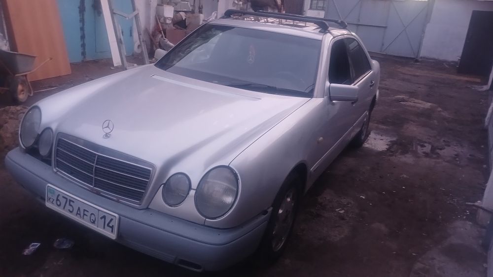 Продам мэрс 210 на 111 маторе