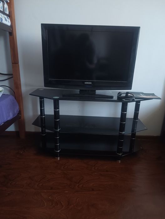 ЖК телевизор Samsung с подставкой