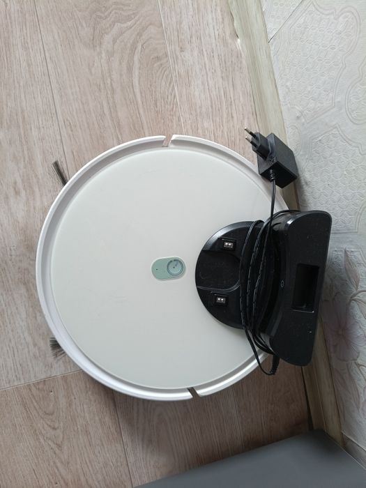 Продаю робот пылесос