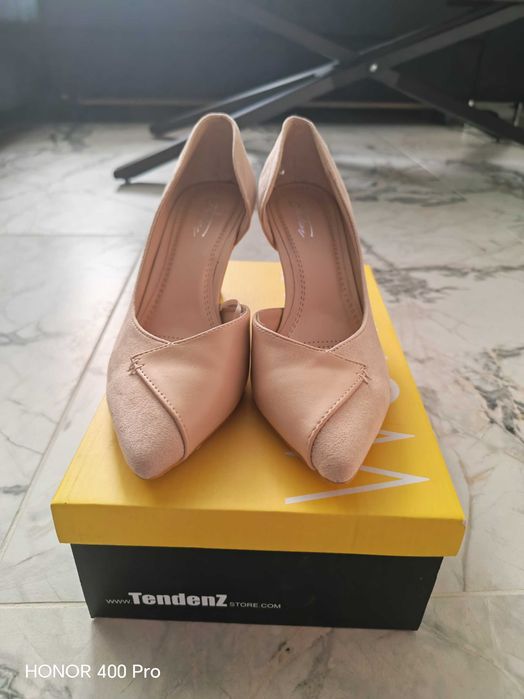 Бежови дамски обувки на ток №37 – нови