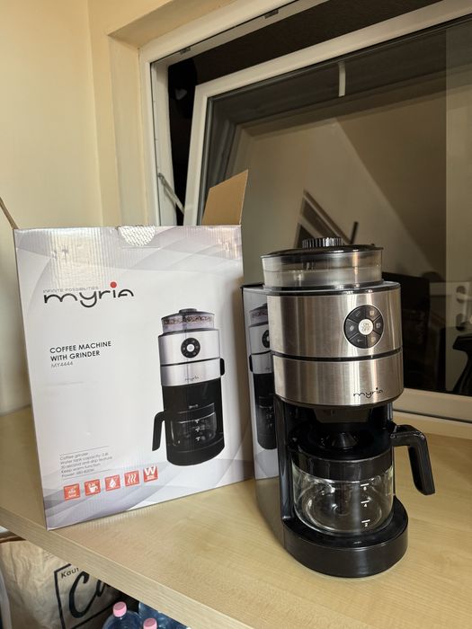 Cafetieră / filtru de cafea cu râșniță incorporată Myria MY4444, în stare impecabilă (aproape nouă), folosită foarte puțin