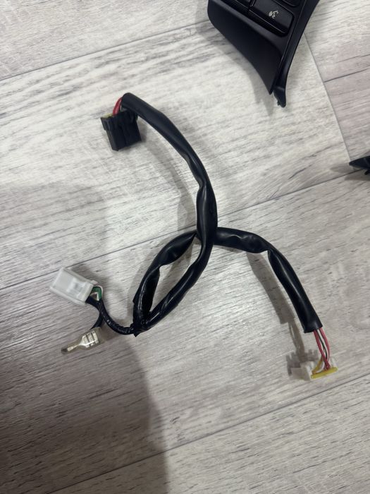 Кнопки на мультеруль  kia rio 3