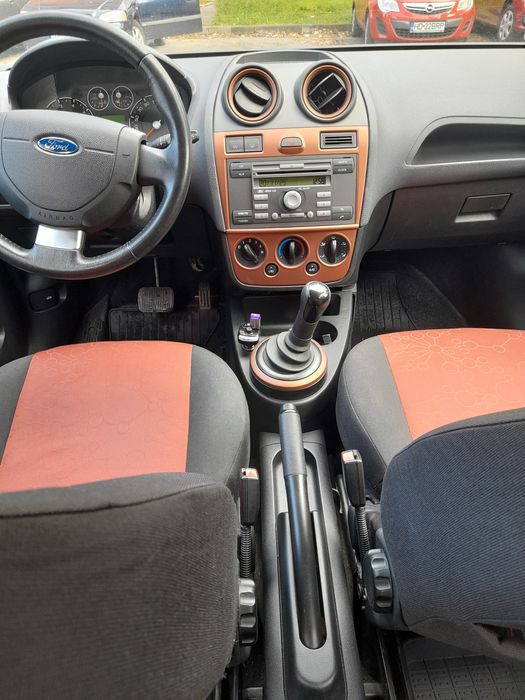 Ford Fiesta automat 1.4 benzina