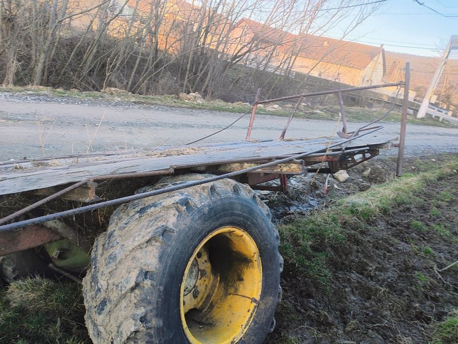 Vând trailer pentru cărat fân