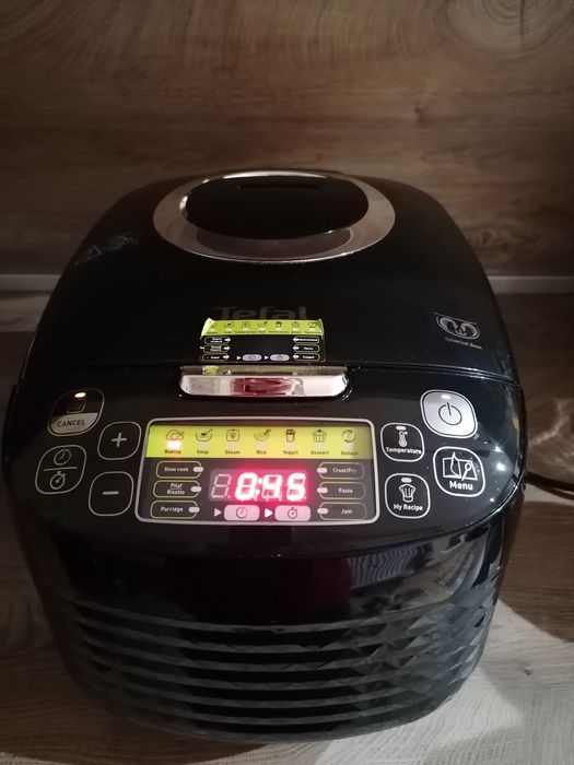 Продавам мултикукър Тефал 16 в 1
