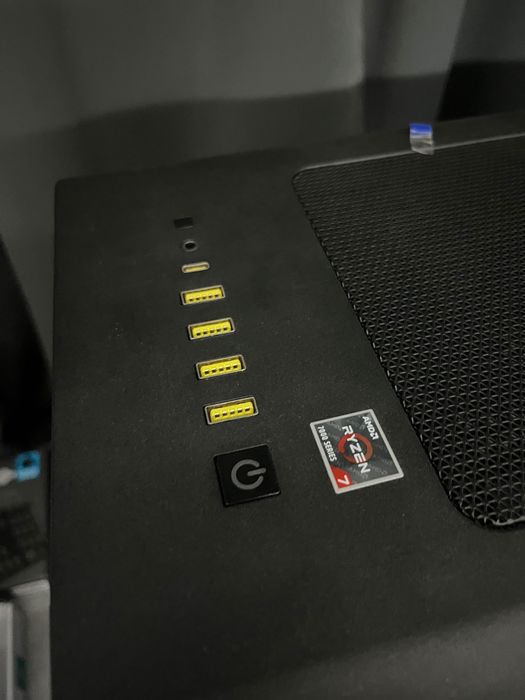 Компютърна кутия Corsair 5000T с допълнителни вентилатори