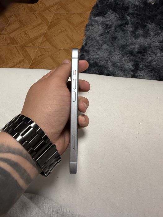 Продавам iPhone 15 blue 128gb