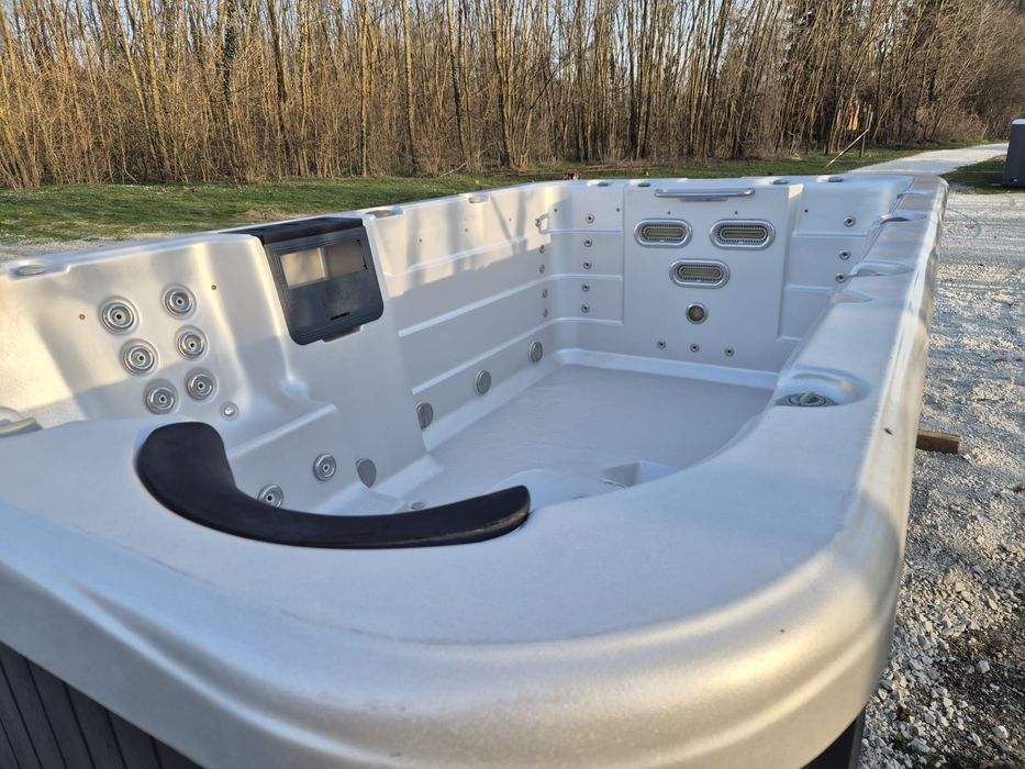 Piscine jacuzzi exterior swin spas