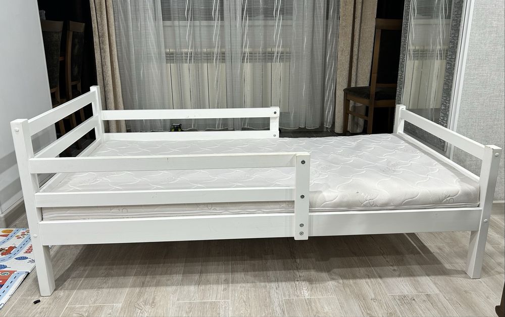Детская кровать с матрасом